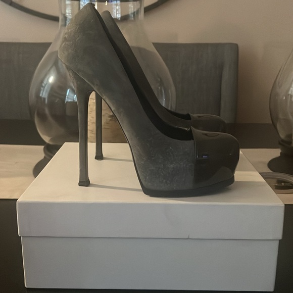 Authentic Yves Saint Laurent Pumps - Picture 2 of 3